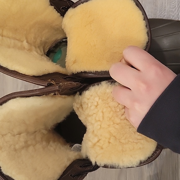 LLBean 10" Shearling Lined Bean Boot - Picture 7 of 9